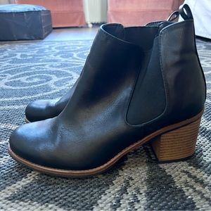 White Mountain Black Heeled Boots